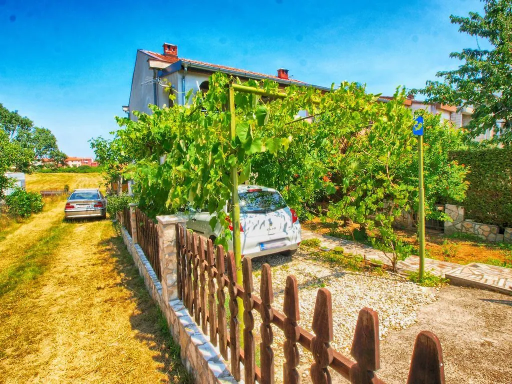 Apartments Zlatko 1397 Štinjan